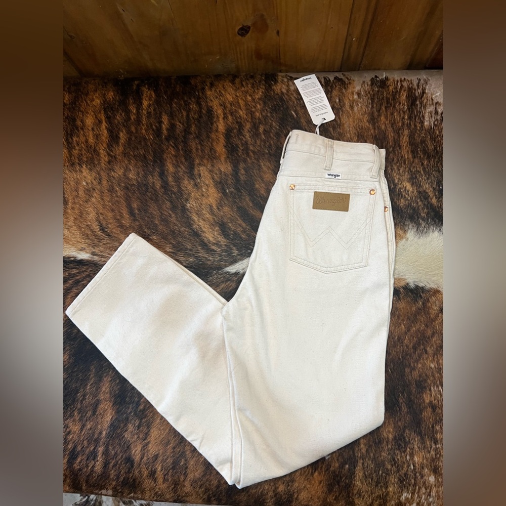 Wrangler straight leg jeans. Size 28